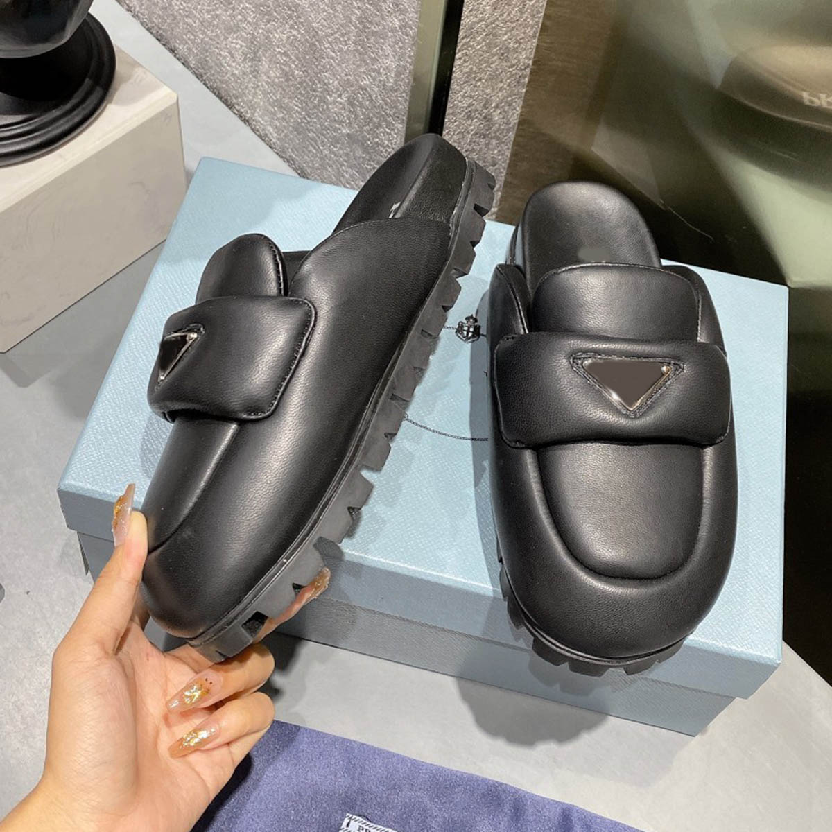 

Mules Triangle padded Slippers Flattie Clog Sandals heeled platform heels open-toe shoes women's luxury designers leather outsole casual shoes factory footwear, Beige