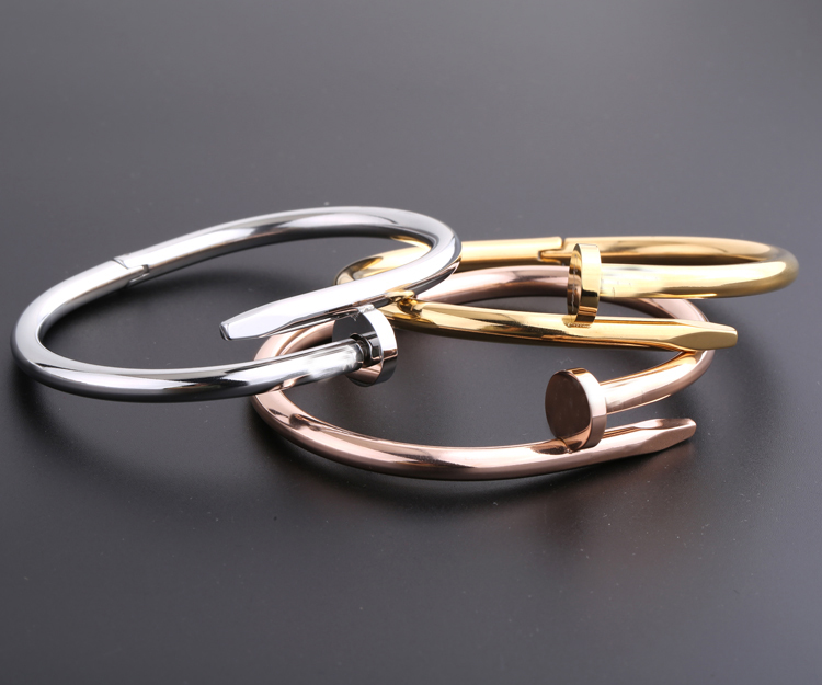 Bracelets de créateurs de bracelets pour hommes, bracelets de luxe, bracelets de luxe pour femmes, en acier titane, breloques plaquées or 18 cara