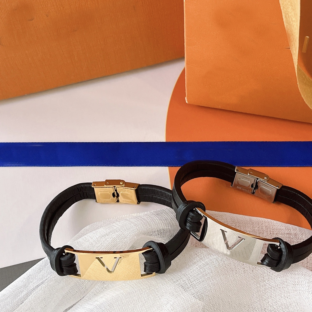 

Designer Stainless Steel Bangle Women Letter Couple Black Leather Bracelets Luxury Brand Fashion 18K Gold Plated Wristband Cuff Jewelry Accessories Gift S349