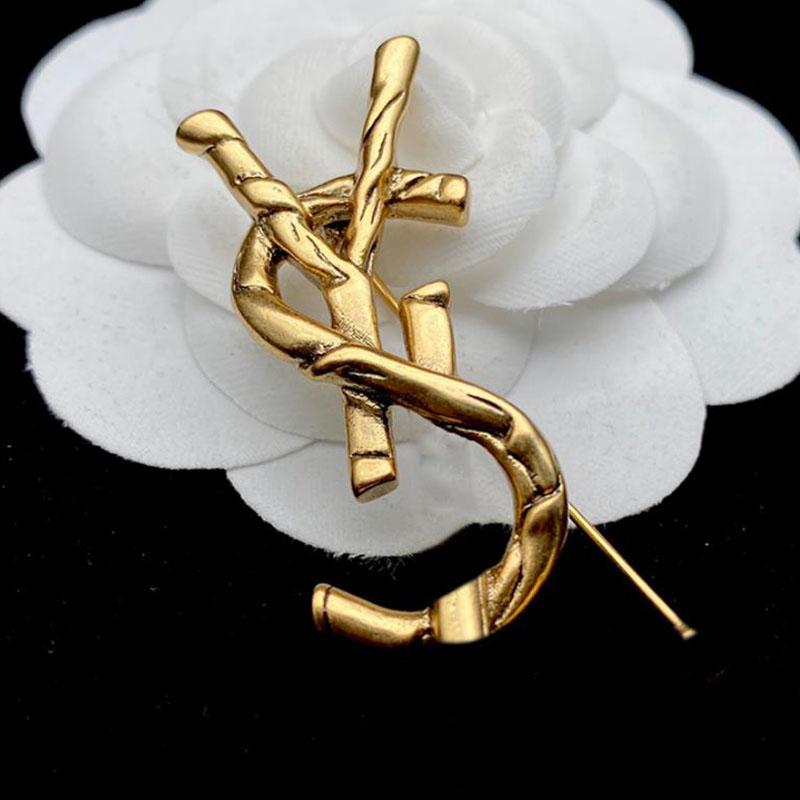 

Luxury Designer Pins Brooches Men Women Gold Letter Y Brooch Pin For Mens Womens Bamboo Texture Party Nice Gift Specifications 2304074PE
