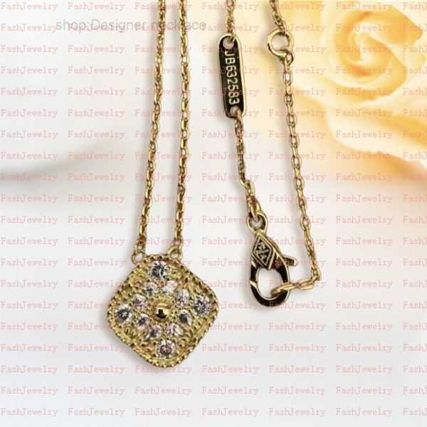 

Pendant Classic Fashion for Women Elegant 4/four Leaf Clover Locket Necklace Highly Quality Choker Chains Designer Jewelry 18k Plated Gold Girls Gift 1 1AGA