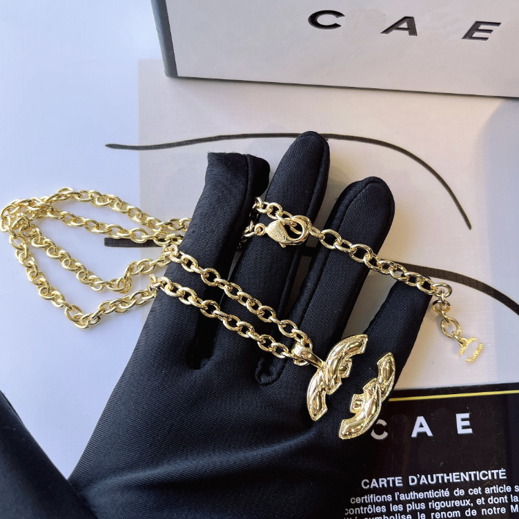 

Charming Girl Necklace Exquisite High Sense Matching Gold Plated Necklaces Luxury Designer Jewelry Fashion Design Accessories Party Exquisite Couple Gift