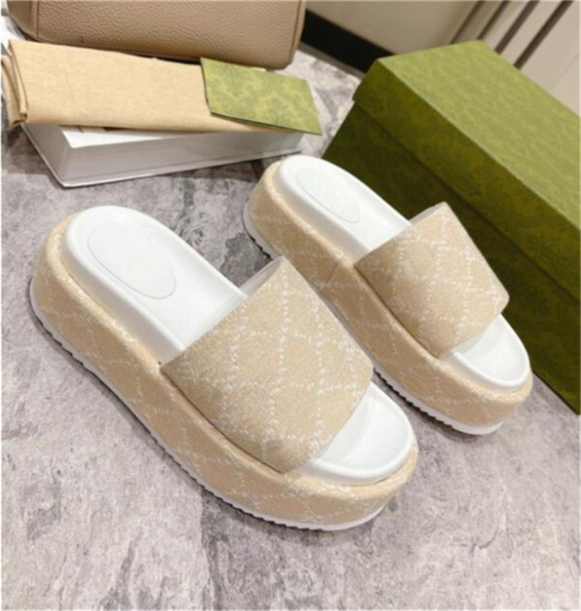 

2023 newest Designer Classic Lady Slippers Woman Beach Thick Bottom Shoes Platform Alphabet Lady Sandals Leather High Heel beach shoes Sandals Size 35-44