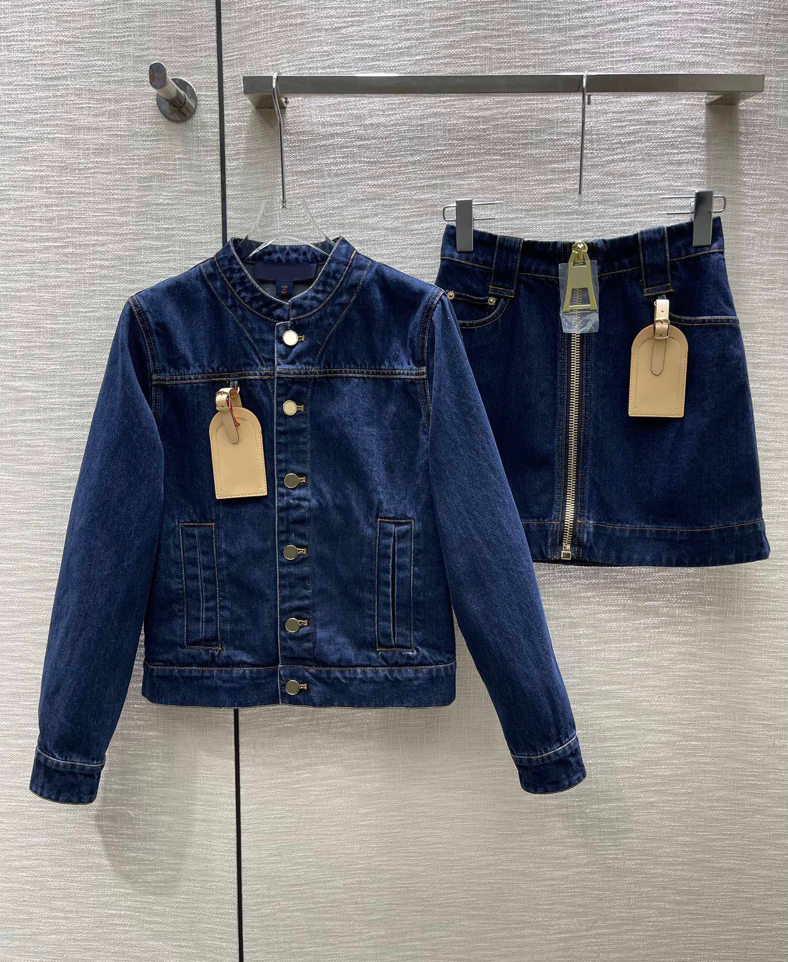 

2023Two Piece Dress Designer Fashion Women O-neck Long Sleeve Single Breasted Jackets Casual High Waist skirt Suits, Blue