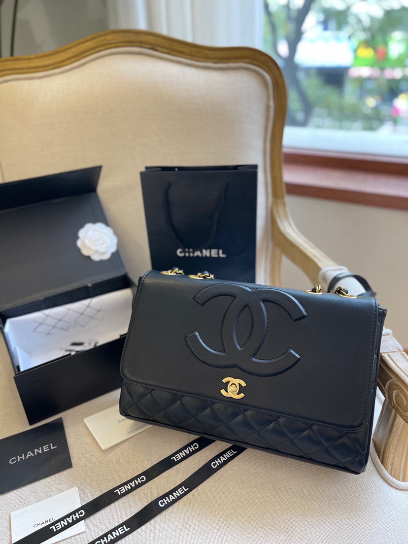 

Chanel Retro Chain Crossbody Bag High quality cowhide material, Black