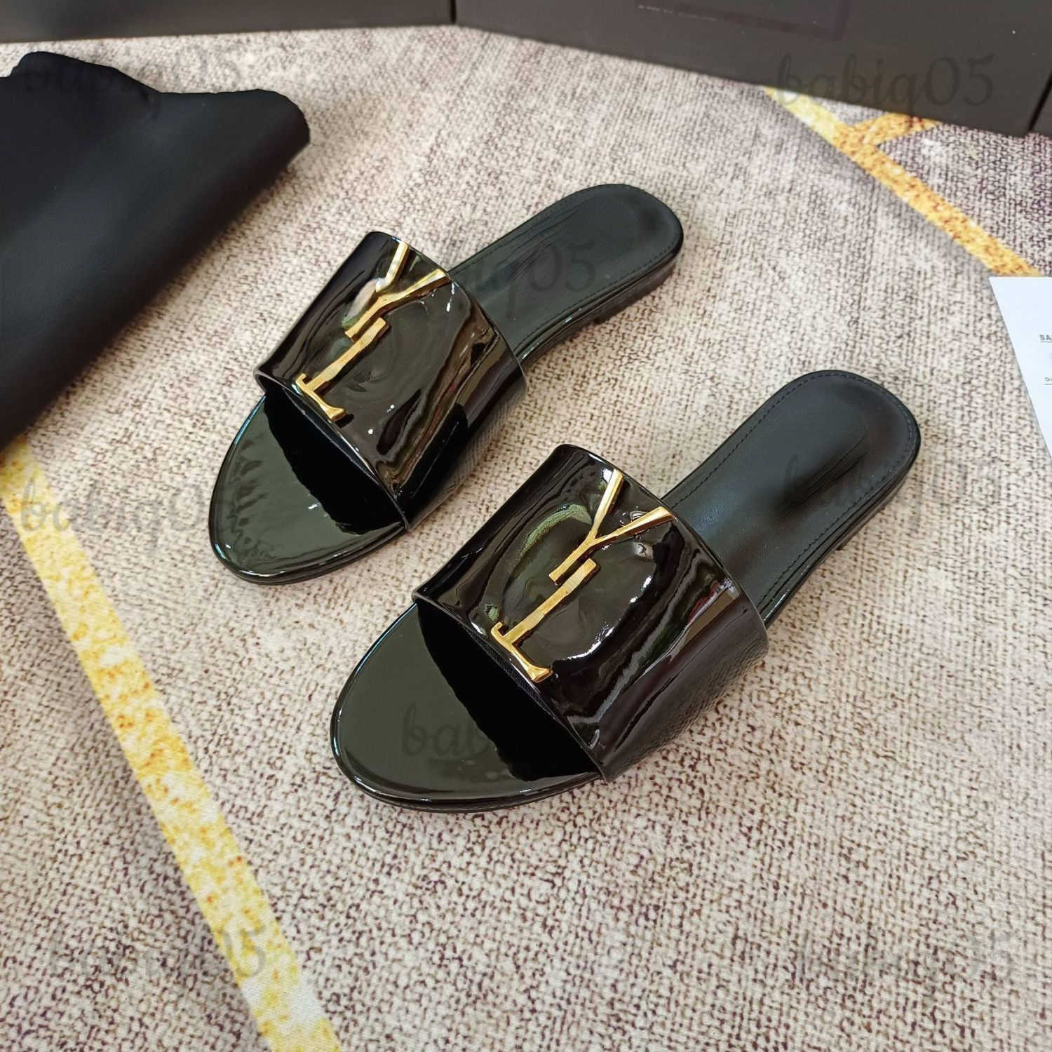 

Designer Slippers YL Spring And Summer New Lazy Shoes For Women Outerwear Fashion Versatile Flattie Beach Sandals T2304083