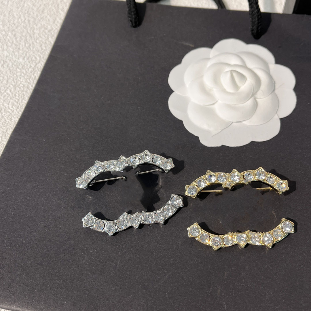 

2color Fashion Designer Stainless Steel Brooch 18k Gold Plated Brooches Luxury Diamond Lapel Pins Brand Girls Love Jewelry Wedding Party Love Gift D141