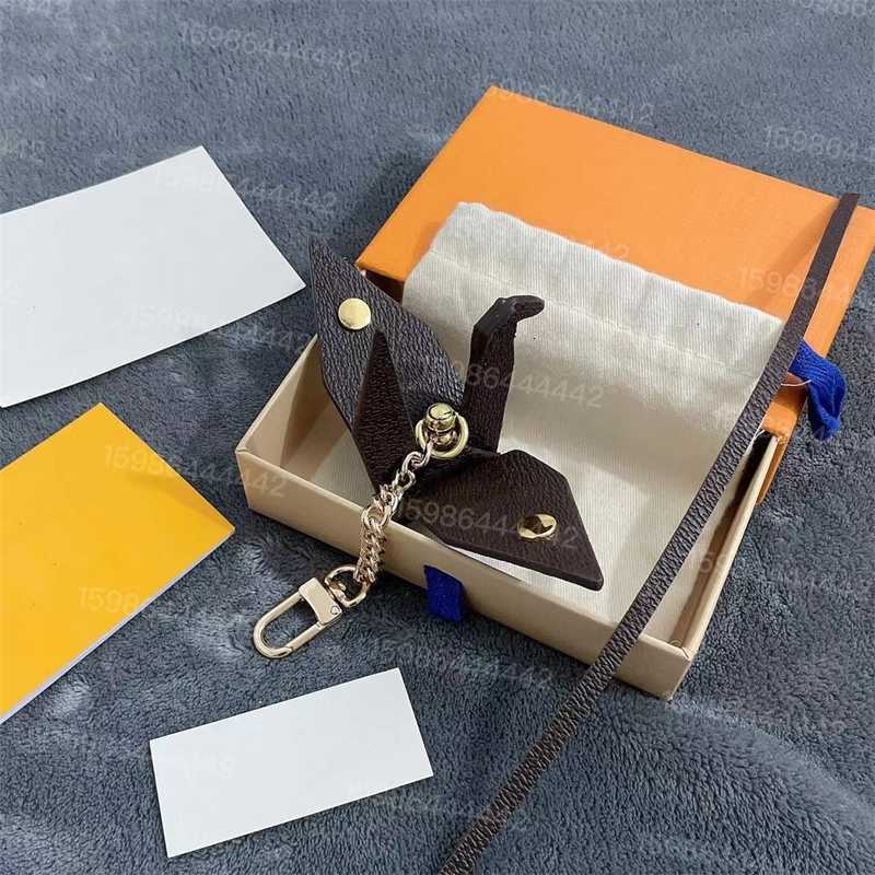 

Trendy and Creative Old Flower Thousand Paper Crane Pendant Lvjia Fashion Leather Car Bag Keychain Gift