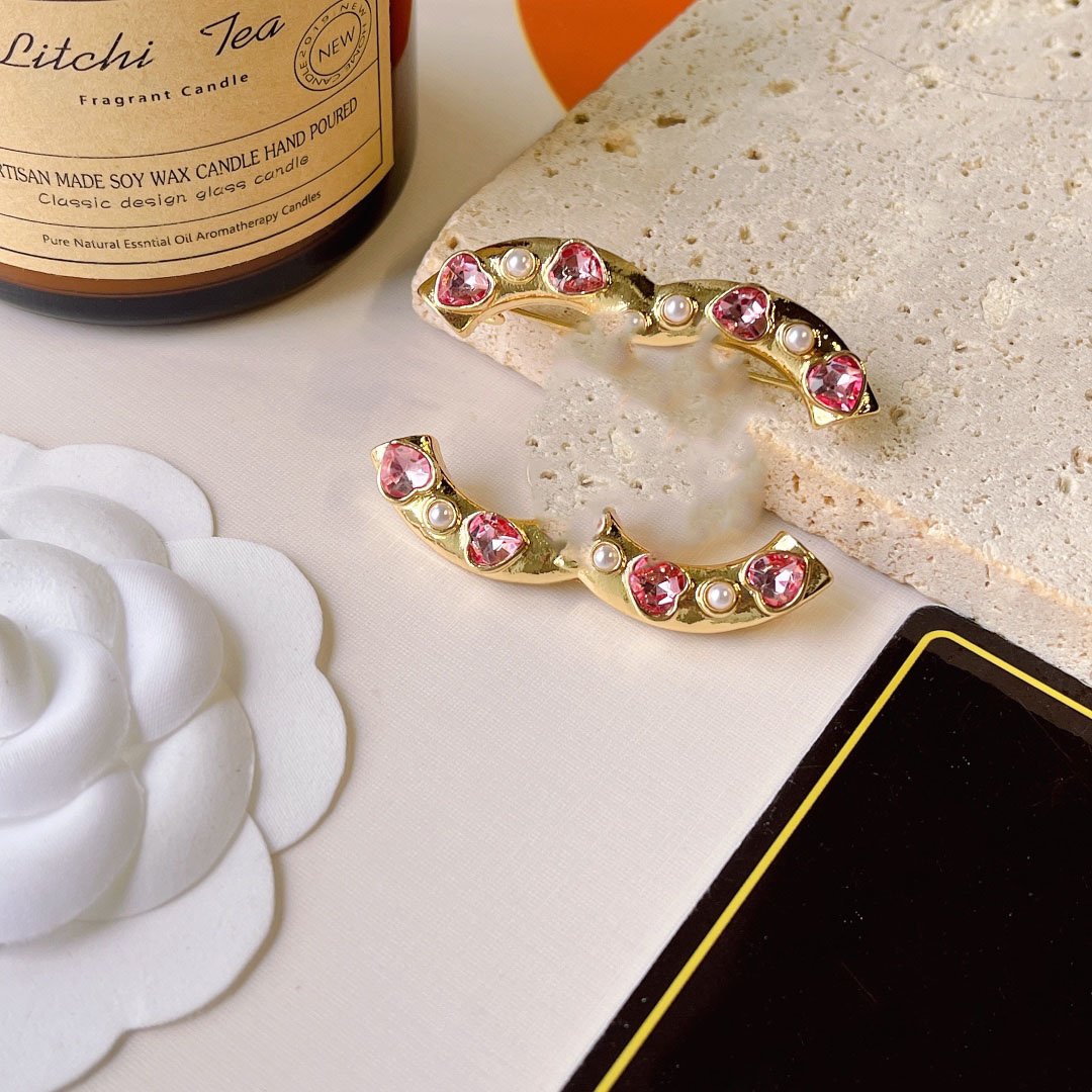 

Women 18K Gold Plated Designer Brooch Fashion Romantic Pins Brooch Stainless Steel Jewelry Pins Wedding Party Couple Accessory Gift D130