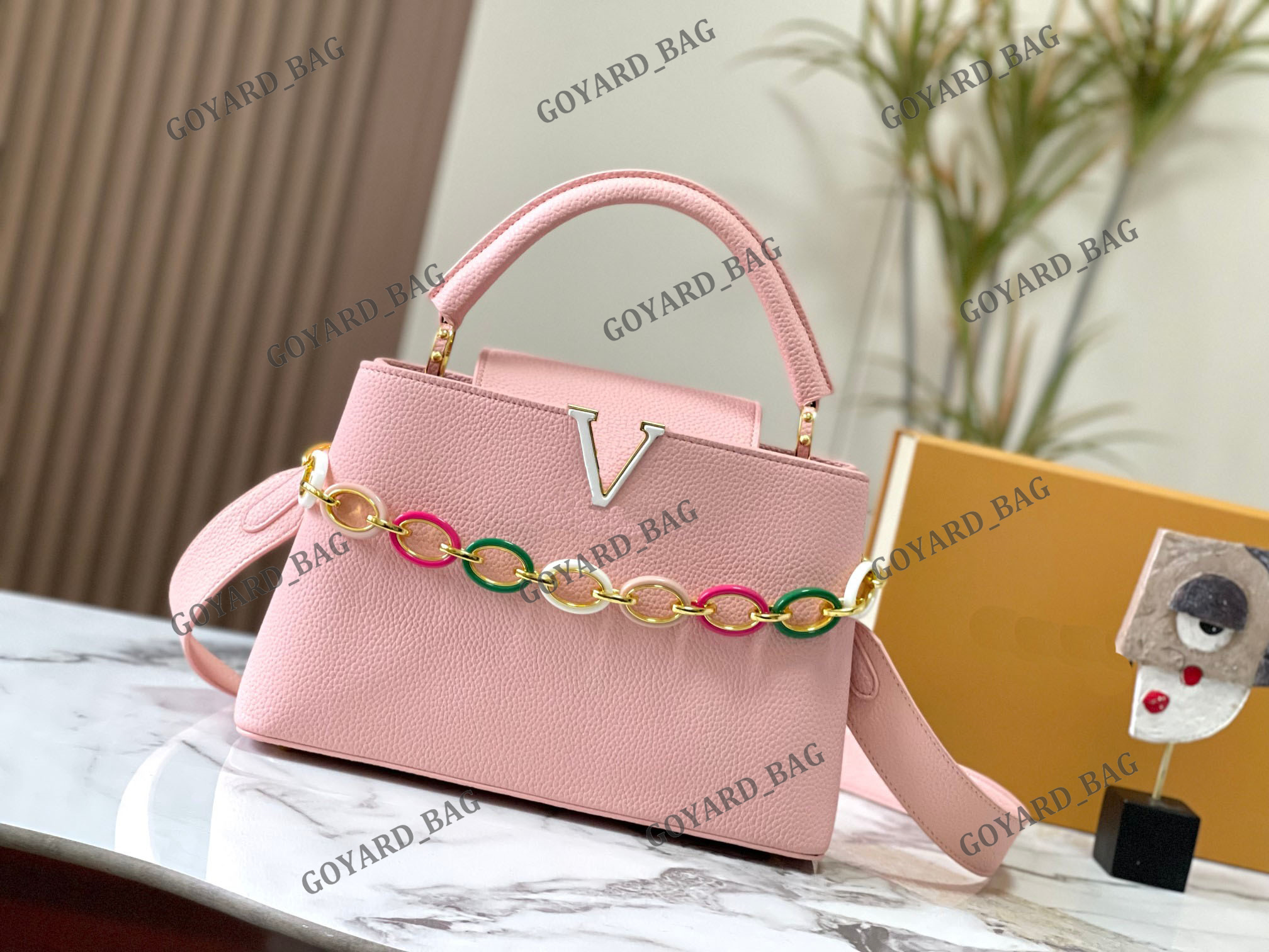 

Luxurys Designer Capucines MM Handbag Womens Leather Shoulder Bag with Gold-color Chain Flap Cover Cross-Body Bags Ladies Trendy Top Handle Hand Bags M21652 M21641, Pink