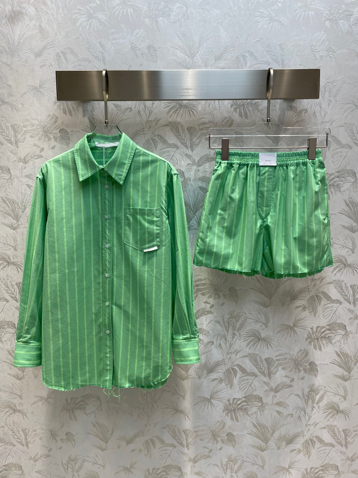 

2023 Two Piece Dress Luxury Women's Stripe Lapel Loose Ladies Long Sleeve Pocket Tops Casual High Waist Shorts Fashion Tracksuit, Green