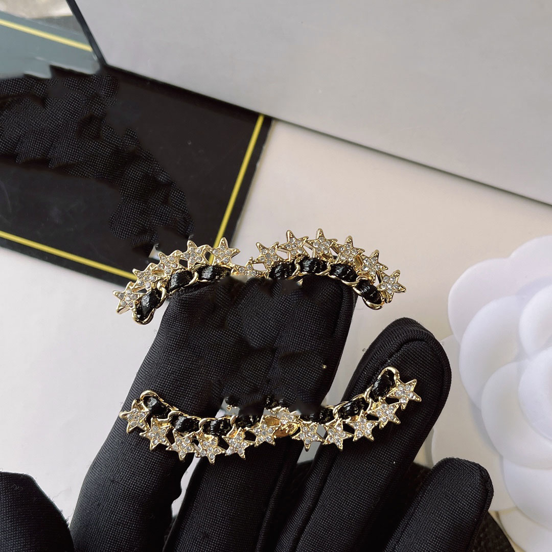 

Brand Letters Brooches Geometric Sweater Suit Collar Pin 18K Gold Plated Stainless Steel Pentagram Leather Fashion Men Women Clothing Jewelry Accessories D138