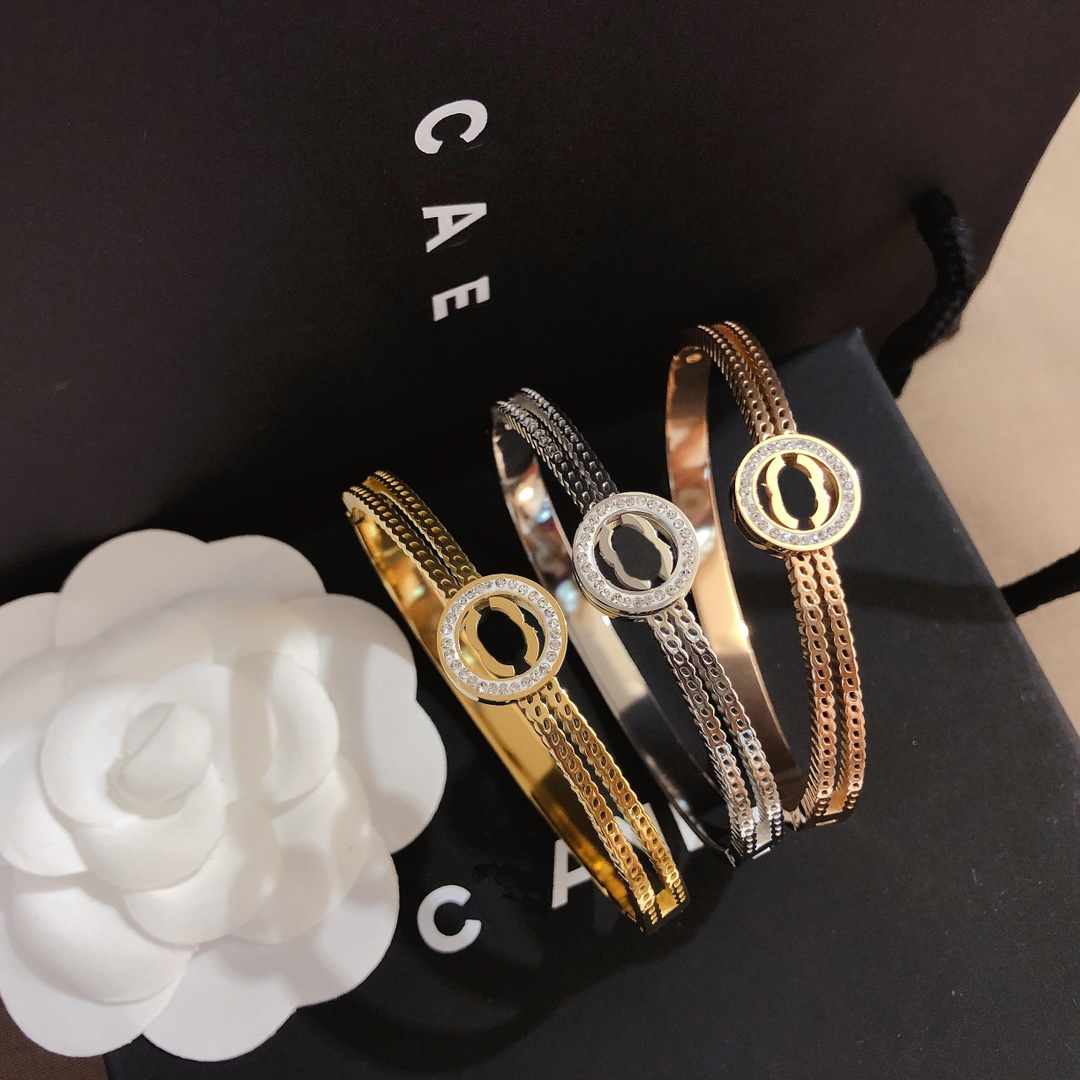 

3 Color CLetter Luxury Designer Bangle Bracelet for Women Coated 18k Gold Plated Fashion Design Popular Embossed Stamp Brand Letters Accessory