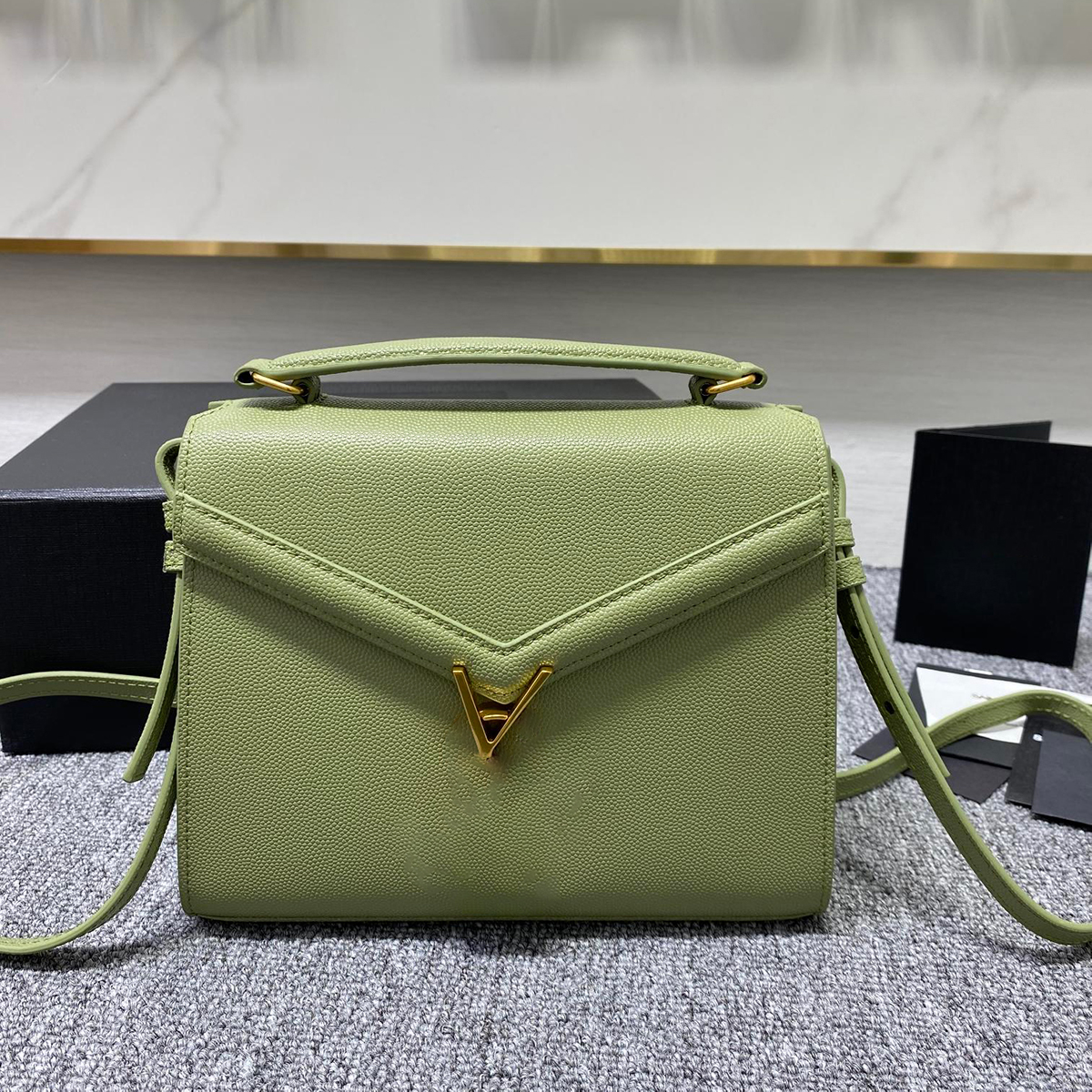 

The highest quality fashion designer women's bag envelope satchel brand new caviar leather detachable shoulder strap classic work strap original box, Box for free don't buy