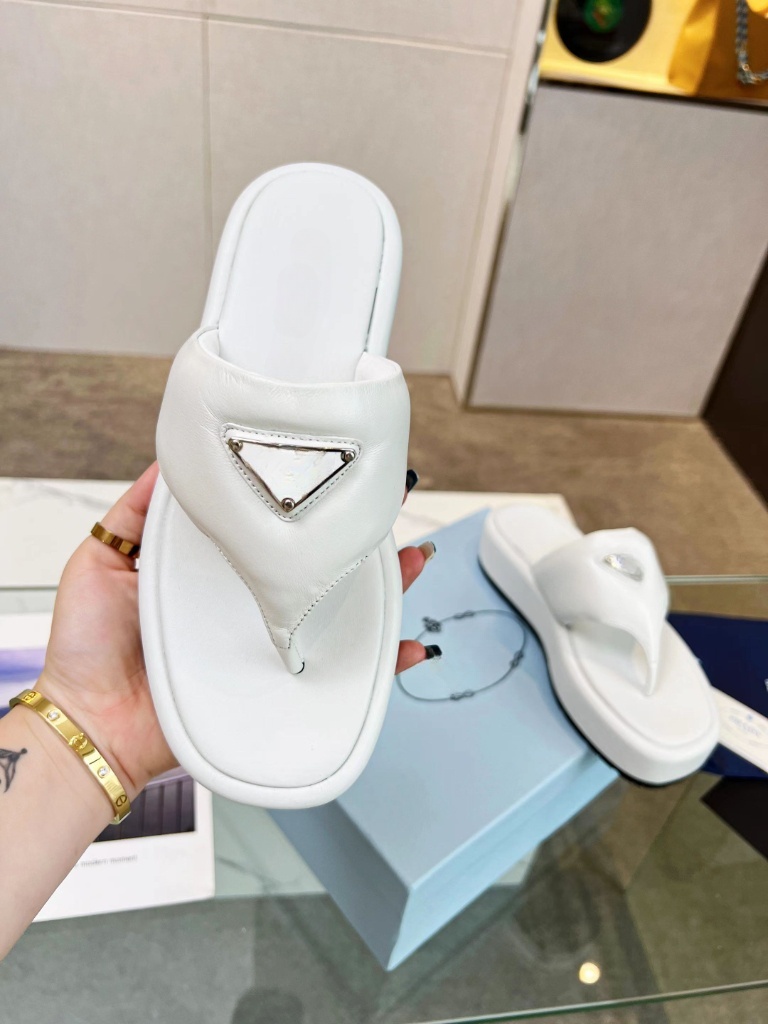 

Bread slippers women's four seasons simple indoor and outdoor soft thick bottoming wear-resistant non-slip bath bath couple slippers, black, classic everything