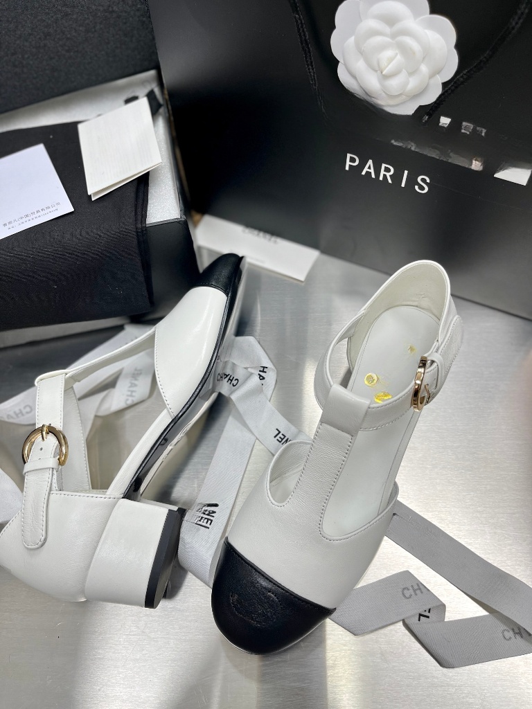 

2023 s summer designer women sandals branded retro round thick high heel strap sandals high quality, White