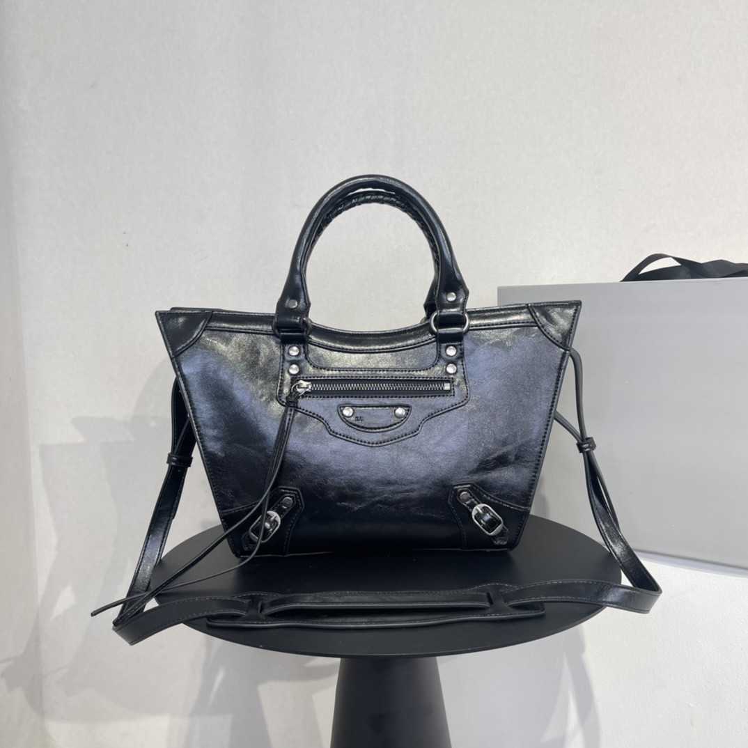 

Woman's Luxury Designer bags Handbag Motorcycle Bag Series Shoulder Crossbody Bags Tote New Fashion Texture Portable Underarm Bag Camera bags Totebags Factory Sale, 10 size 25*12cm