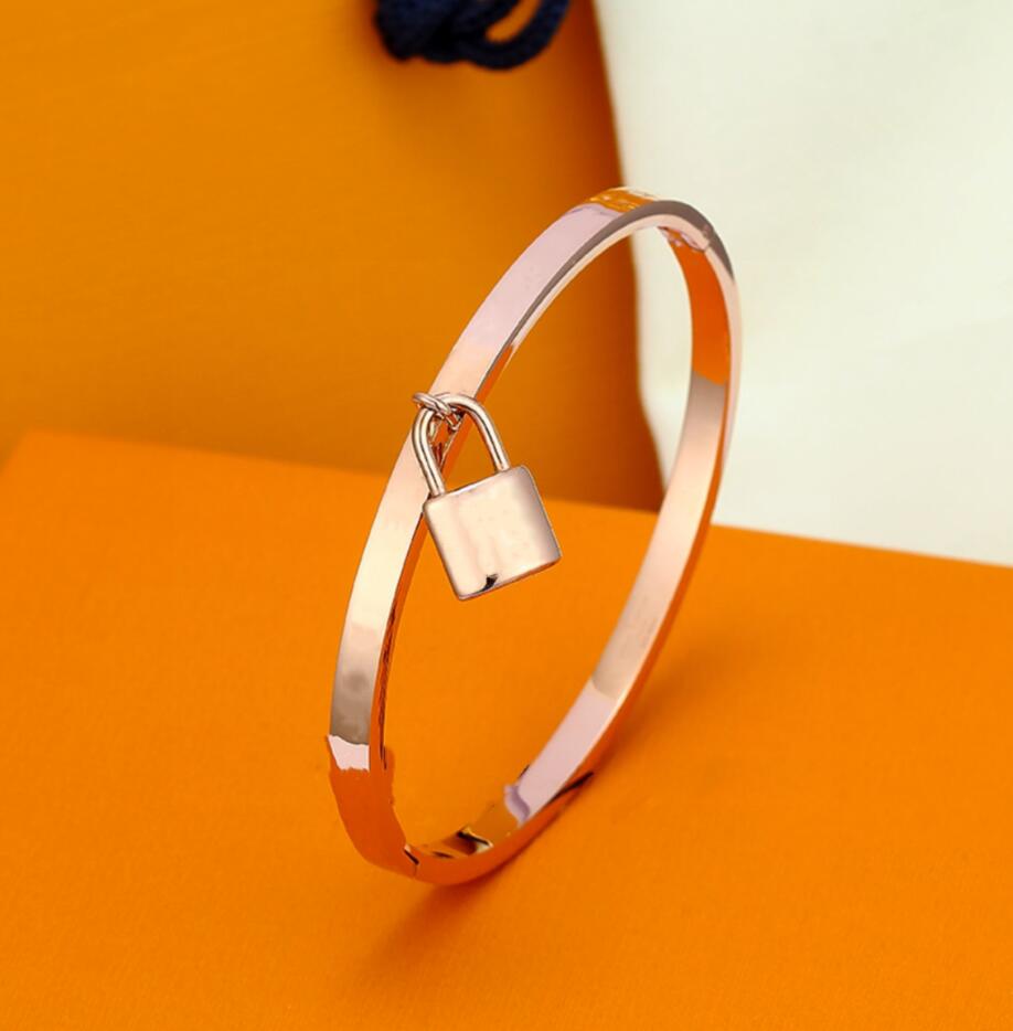 

High Quality Titanium Steel Bangle Designer Hollow Out Letter Bracelets Jewelry Accessories Fashion Style Women 18K Gold Bracelets Wedding Rose Gold Women Bangles