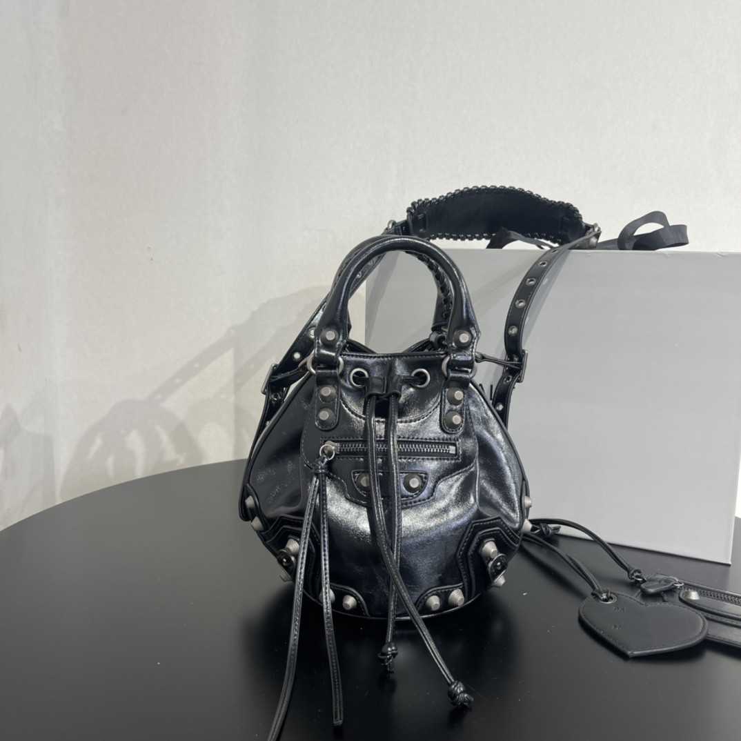 

Woman's Luxury Designer bags Handbag Motorcycle Bag Series Shoulder Crossbody Bags Tote New Fashion Texture Portable Underarm Bag Bucket bags Totebags Factory Sale, 1 size 26*13cm