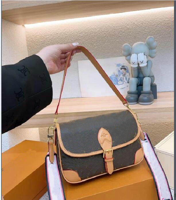

luxury Marmont bag Love heart Wave Pattern Satchel Shoulder Bag Chain Handbags Crossbody Purse Lady Leather Classic Style Tote Bags fagu, Brown