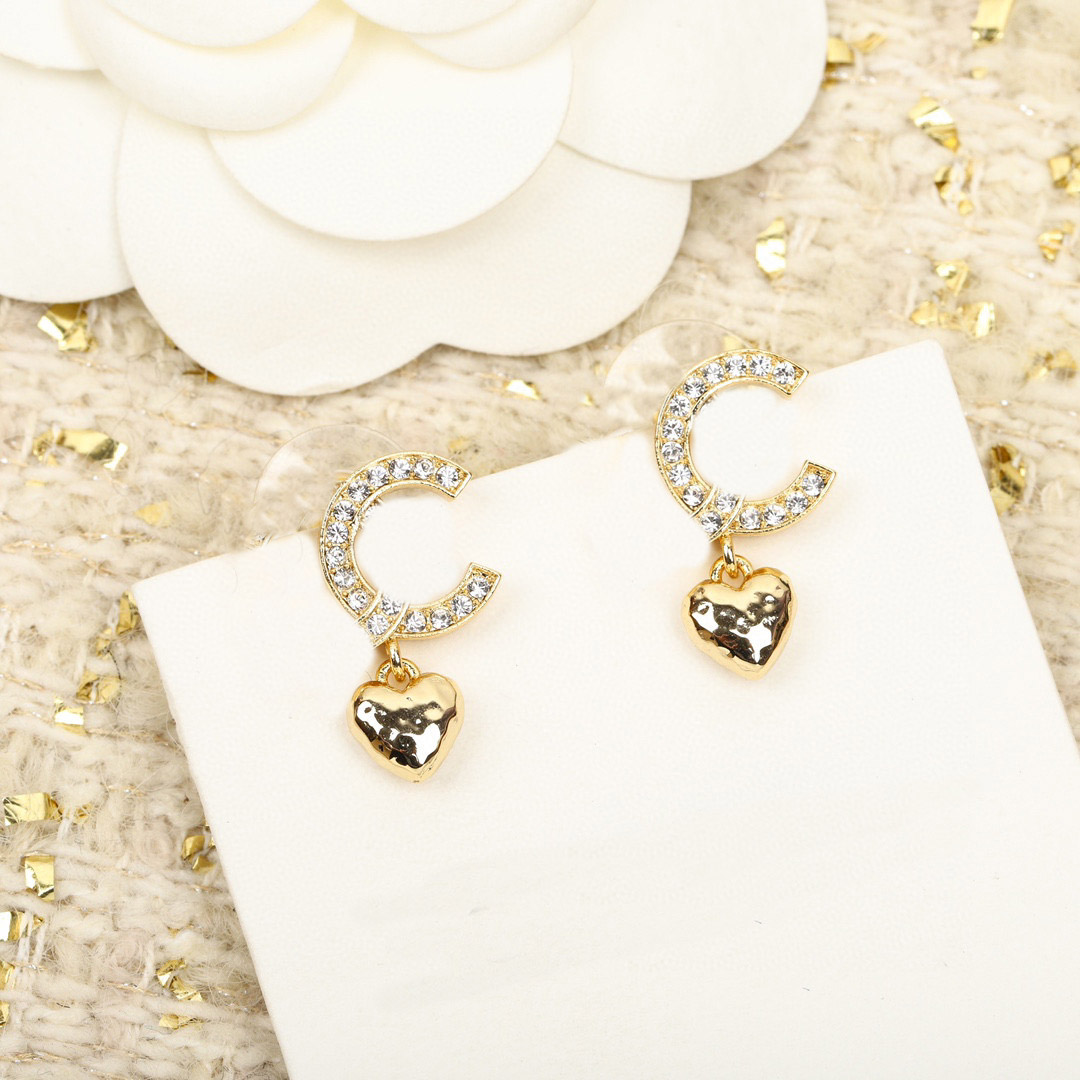 

2023 Luxury quality charm stud earring with diamond heart shape design have box stamp PS7809A