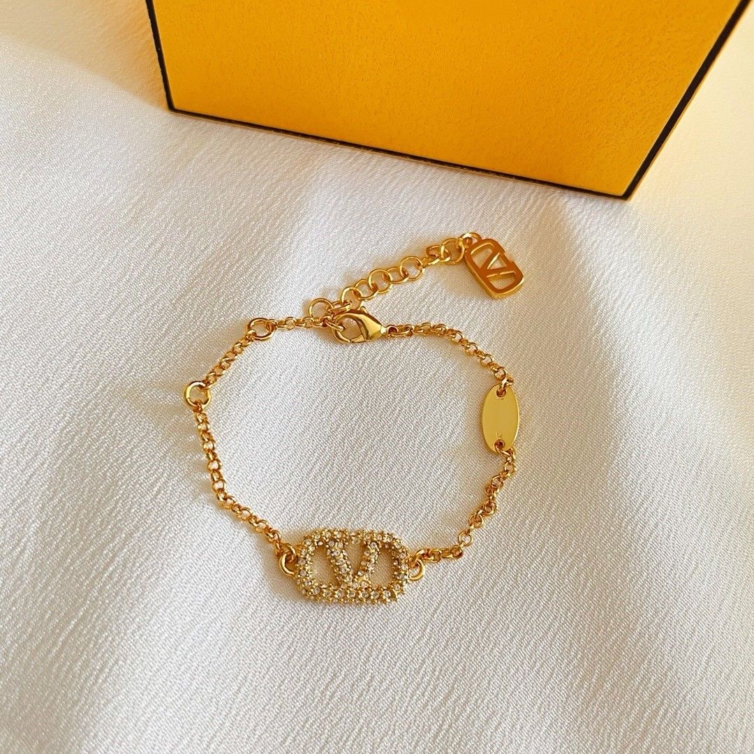 

2023 Women's bracelet chain designer luxury gold heart-shaped pearl crystal gold double V letter 925s silver jewelry classic