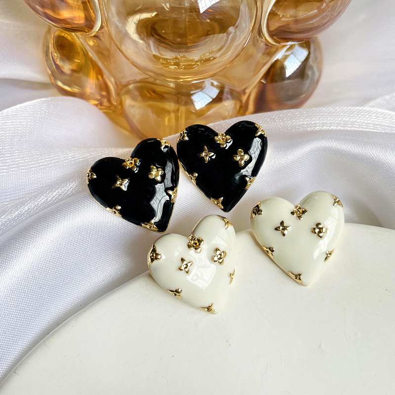 

Stud Flower Love Enamel Silver Needle Earrings Drop Glaze Alloy Women s Classic Simple Small Fresh 230410
