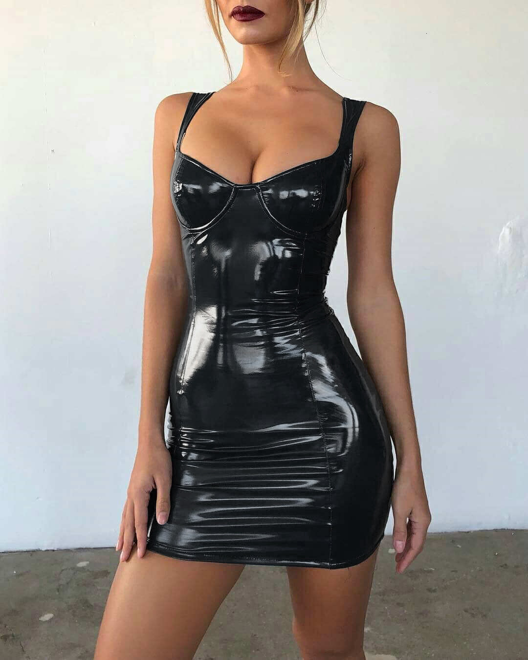 

Casual Dresses Sexy Backless Club Party Short Dress Solid Black Wet Look Latex Bodycon Faux Leather Push Up Bra Mini Micro Dress Leotard 230410