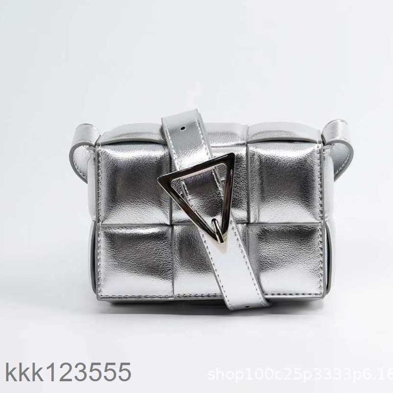 

Classic Crossbody 2023 Mini Bag Cassettes Button Lady Bottegas Bags Plaid Venetas Woven Cover Small Square Versatile MessengerPHZ, Black