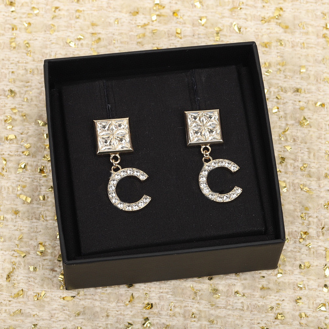 

2023 Luxury quality Charm drop earring with diamond in 18k gold plated have box stamp PS7799A