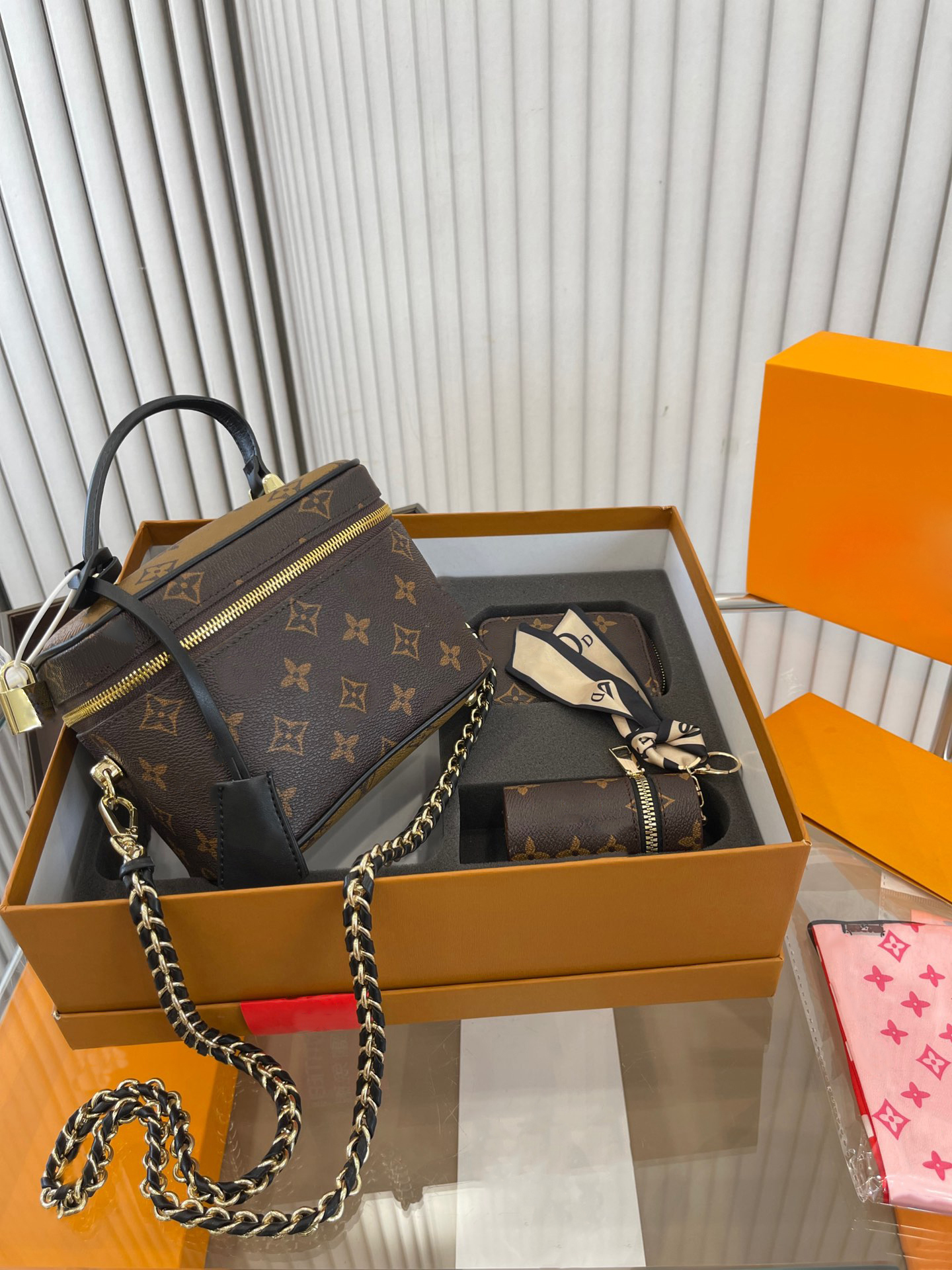 

Female Designer Bag Fashion Handbag Box Shape Makeup Bag Mini purse Vintage Crossbody bag Gift box Set presbyard leather card holder, Brown