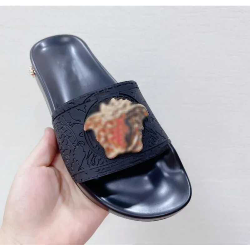 

Luxury Designer Slide Slippers Summer sandals Men Beach Indoor Flat Flip Flops Leather Lady Women Fashion Classic Shoes Ladies Size 35-45 with box dust bag