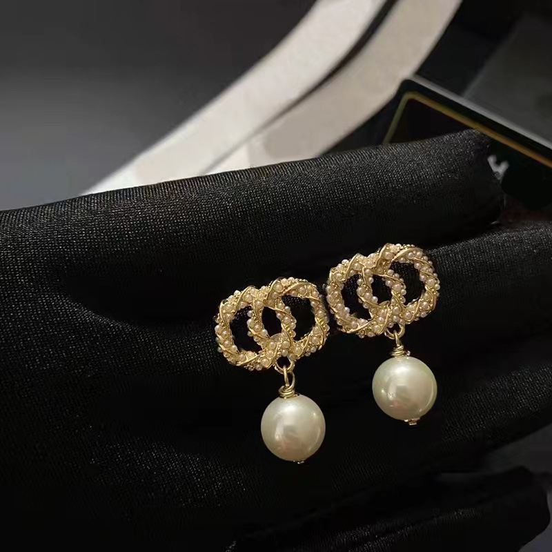 

Designers Womens Brand Designer Earrings Ear Stud Crystal Women pendant Elegance Temperament Simple Ladies Wedding Party Jewelry Gift Accessories