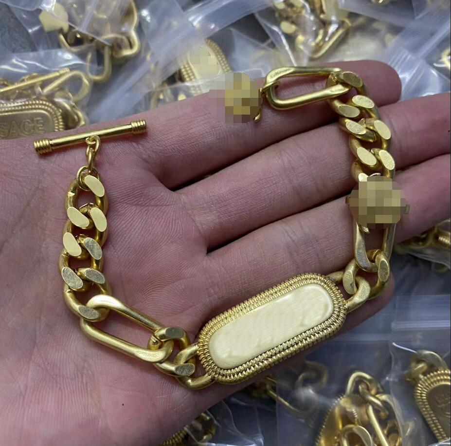 

Europe America Style Bracelets Thick Chain Bangle Greece Meander Pattern Banshe Medusa Portrait 18K Gold Plated Jewelry Women Festive Party Gifts MB3 --313