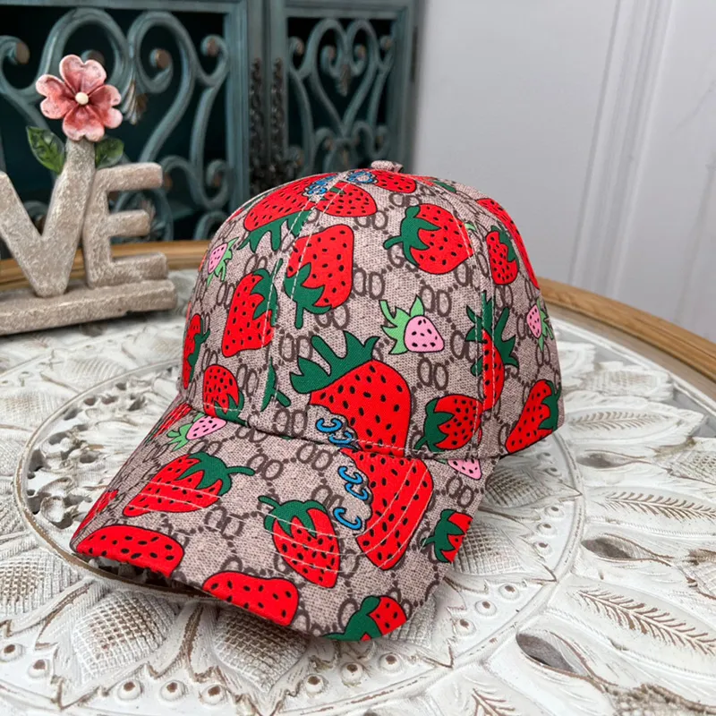 

Fashion Strawberries Baseball Caps For Mens Designer Sport Hat Luxury Womens Casquette Outdoor Ball Cap Travel Sun Hats G Cowboy Red Hat 2304101D, G1