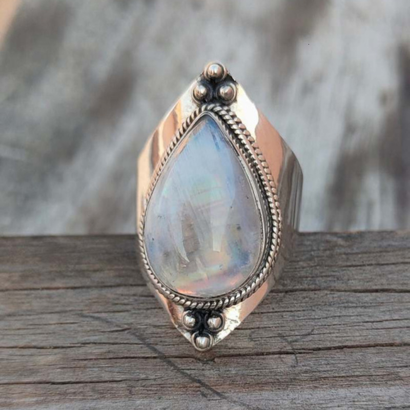 

Band Rings Vintage Tibetan Moonstone Big Healing Crystal for Women Boho Antique Indian Ring Fine Jewelry Girls Ladies Gifts 230410