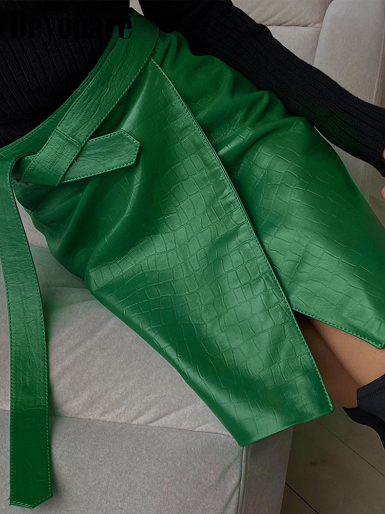 

Skirts Beyouare Faux Leather Pattern ALine Skirt Women Fashion Elegant Solid Green High Waist Split Mini Autumn 230410, Green short skirt