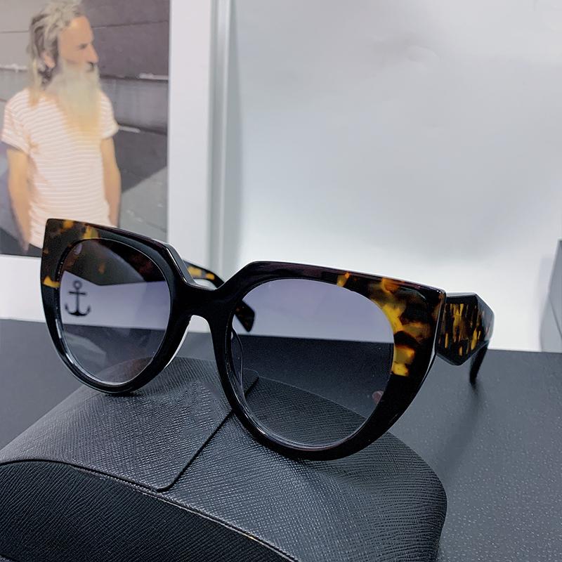 

Luxury Cat Eye Sunglasses: Vintage Oversized Design for Men and Women by Eyewear Collection