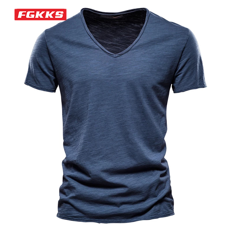 

Mens TShirts FGKKS Fashion Tshirt Solid VNeck Sexy Design Short Sleeve High Quality Summer 230410, Army green