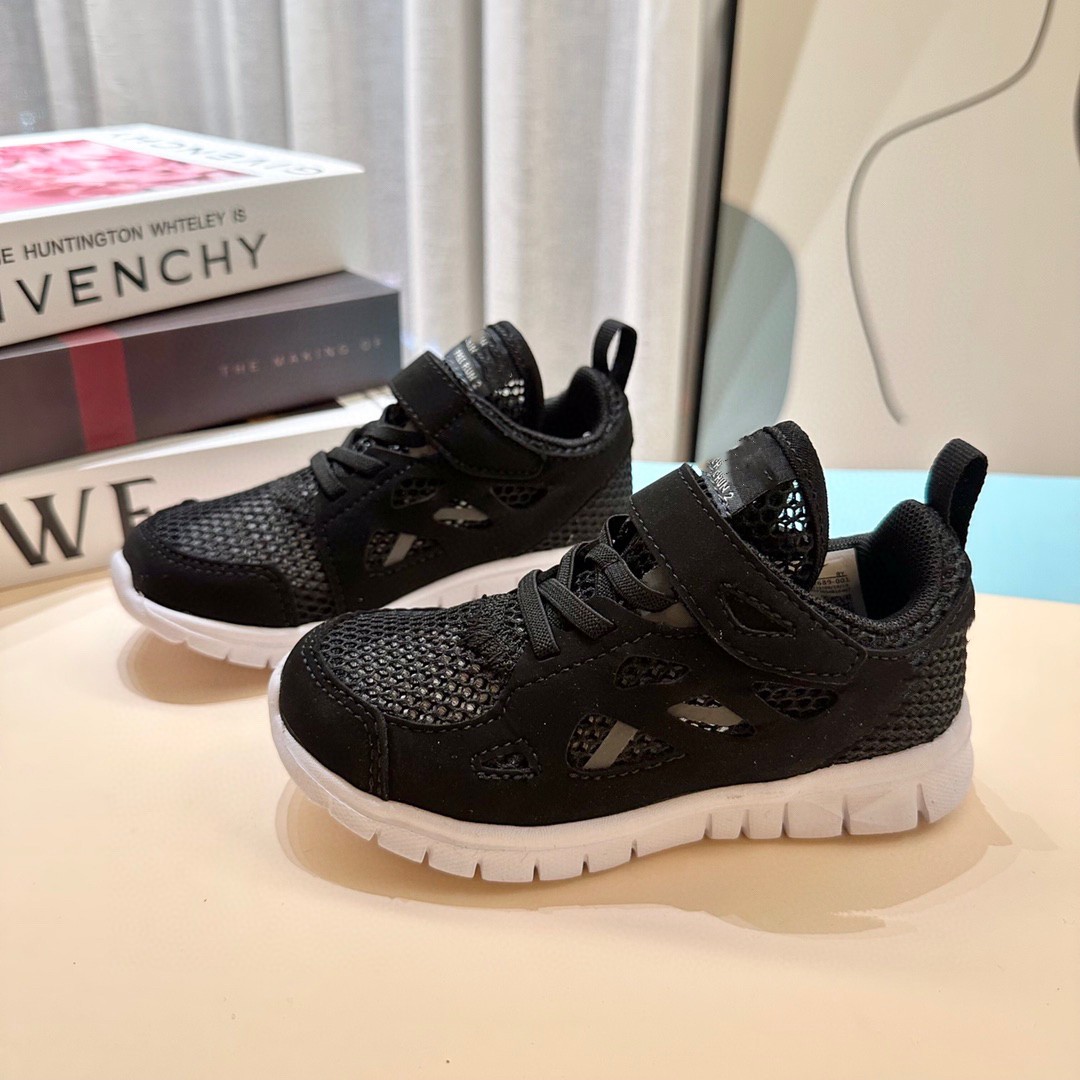 

2023 Kids Running Shoes Boy Girl Basketball Toddler Retro Boys Trainers Black Deadly Black Pick Blue Athletic Sneakers Kid Shoe Chidren Designer Youth Infant