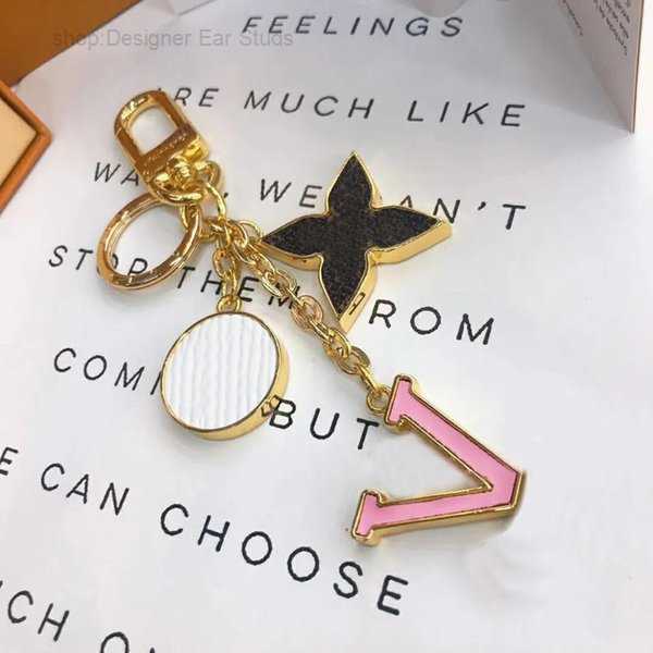 

Keychains Luxury Designer Keychain Fashion Classic Brand Key Buckle Letter Design Gold Mens Womens Pendant High Quality 1