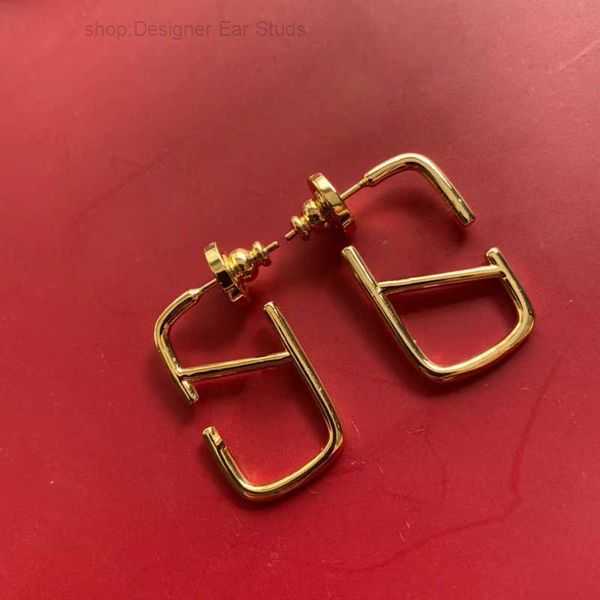 

Stud Womens Earrings Jewelry Designer Earring Ear Studs Letter v Diamonds Luxurys Golden Fashion Silver Needle Copper for Ladies Birthday Party Gift 2 ZO0M