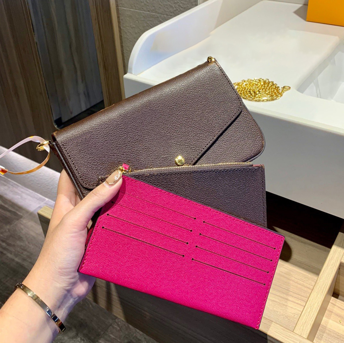 

Chain Bag Flower Ladies Designer Wallet With Box Louise Purse Vutton M61276 Crossbody Bags Removable pocket Hand Or Shoulder Carry, Beige with gold logo