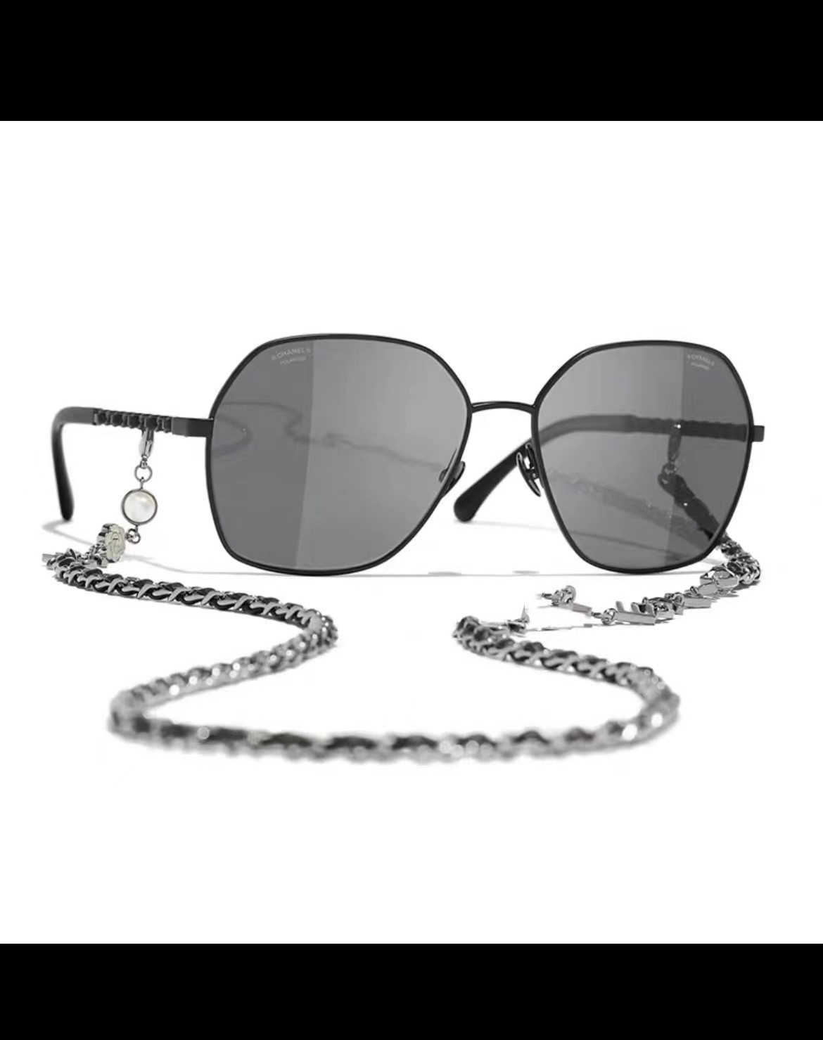 

Fashion accessory item, high street item, women's sunglasses, stylish style