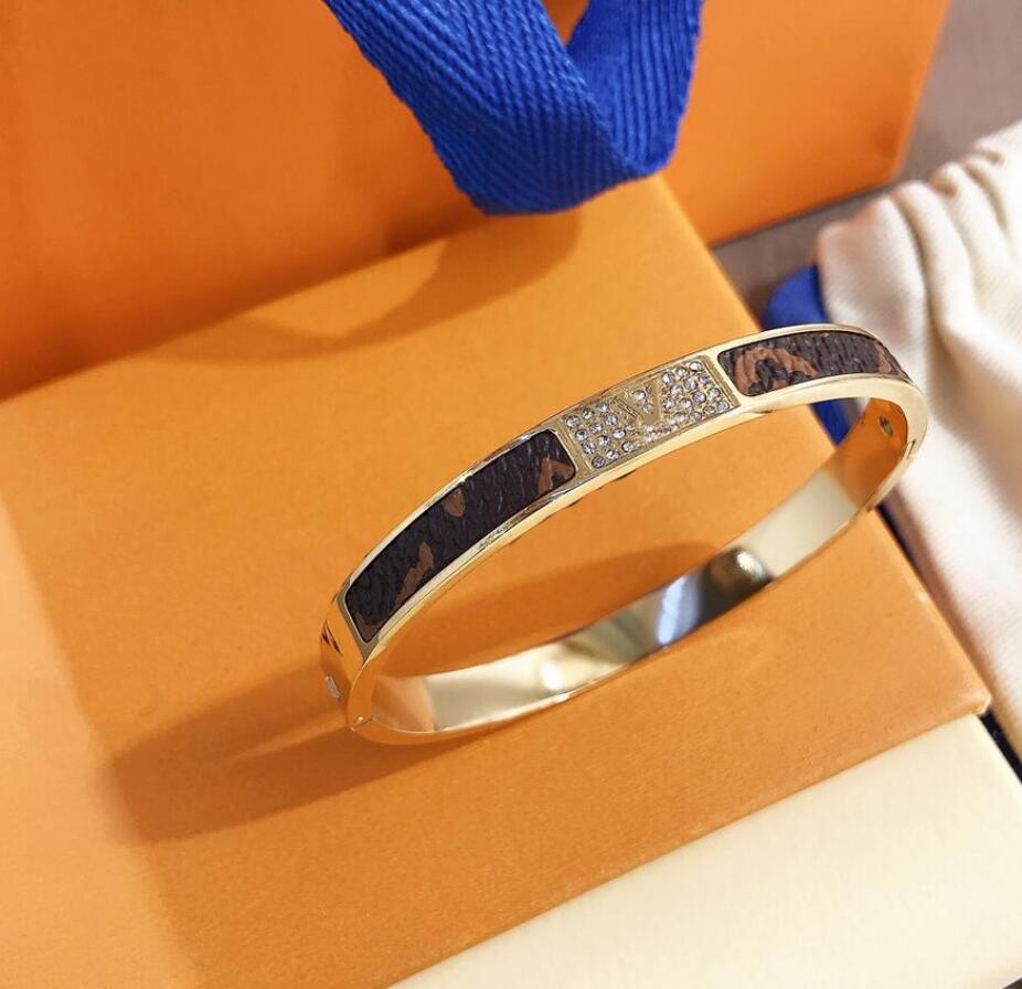 

High End Design Brand Letter 18k Gold Plated Bracelet Fashion Unisex Cuff Top Quality Leather Print Chain Bracelets Inlaid Crysta Luxury Jewelry Party Accessories