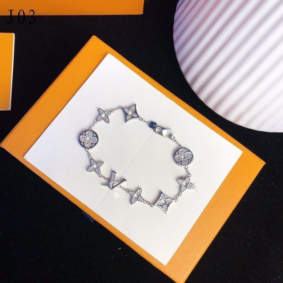 

Classic Flower Designers Bracelet Women Titanium Steel Diamond Cuff Chain Charm Bracelets Fashion Gift