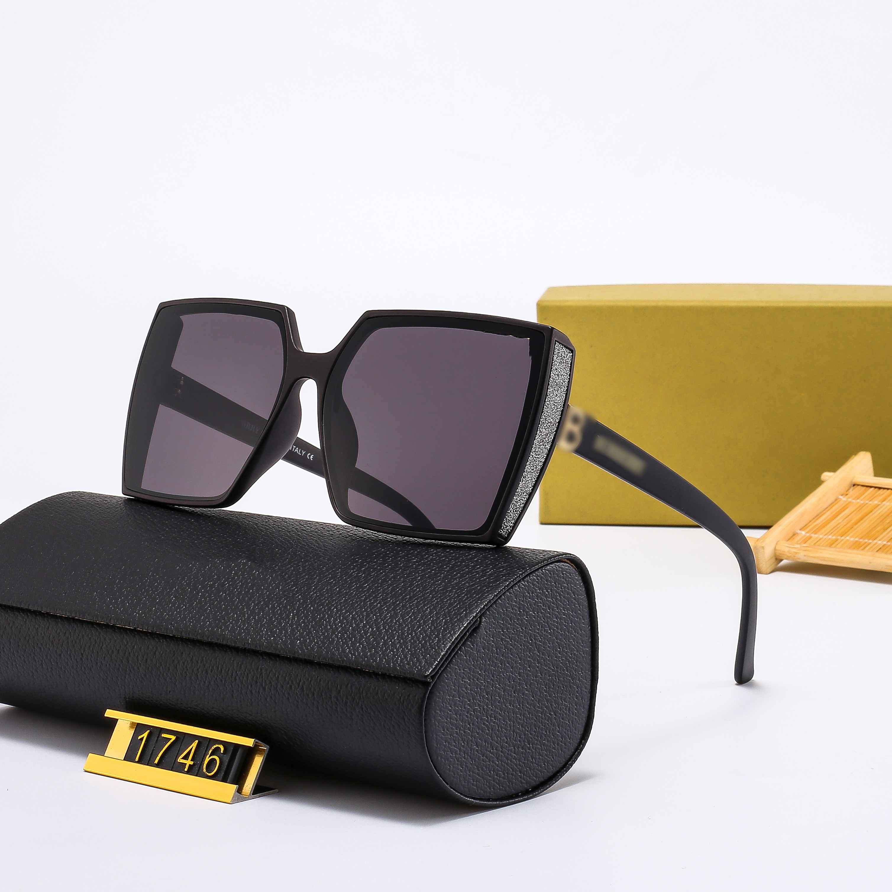 

2023 Designer Sunglasses Original Eyeglasses Outdoor Shades PC Frame Fashion Classic Lady Mirrors for Women and Men Glasses Unisex