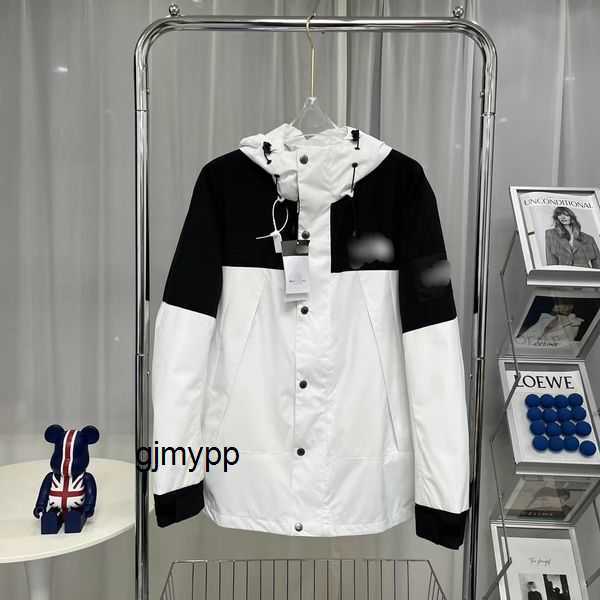 

Men's Jackets American Outdoor T Classic Mountain Function Windproof and Waterproof Splicing Japanese Retro Hooded Charge Coat 35XNZ