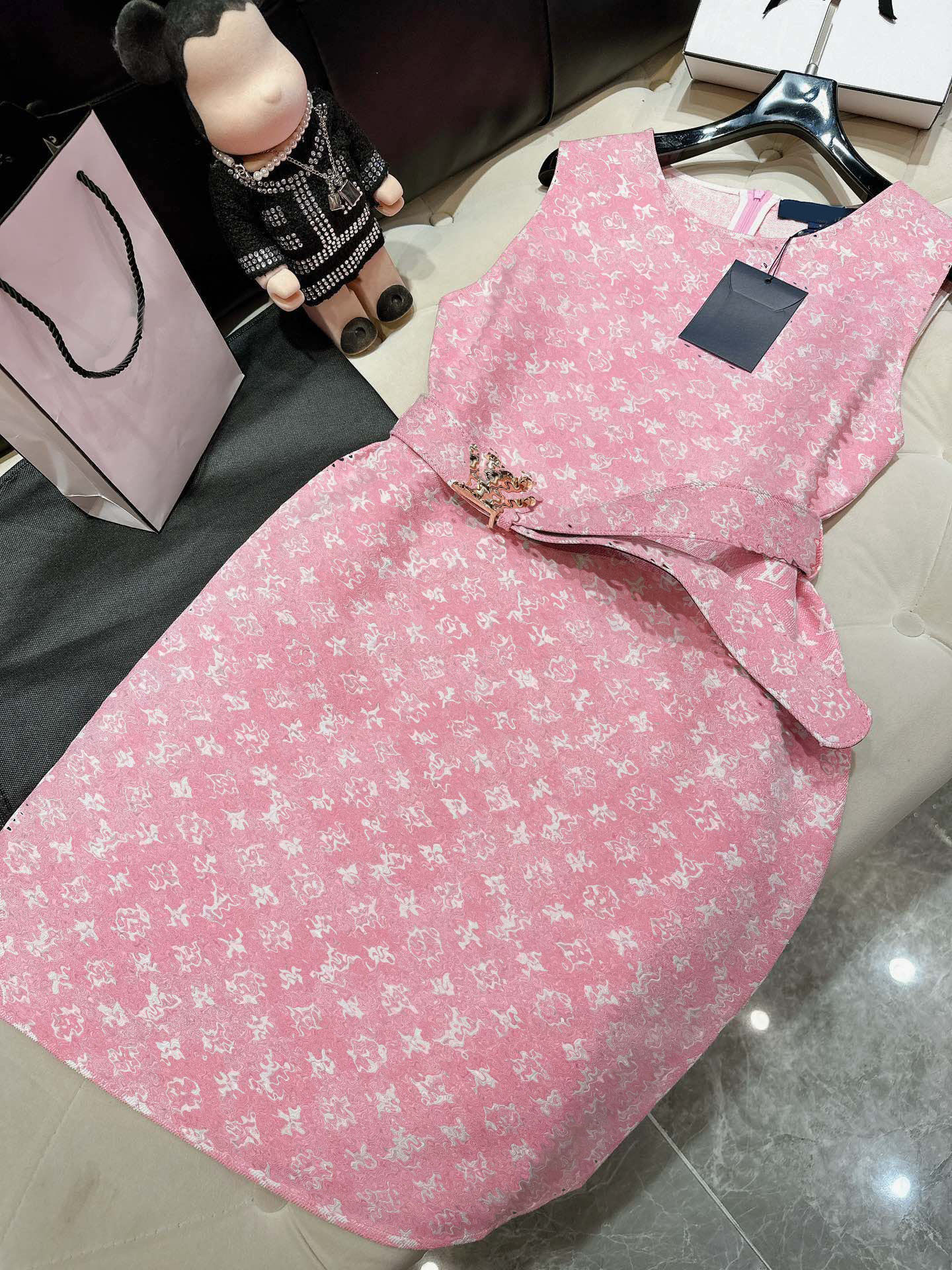 

2023 Women Casual Dresses Luxury Brand Loose O-Neck Sleeveless With Letter Belt Fashion Lady Casual High Waist Designer Female Elegant, Pink