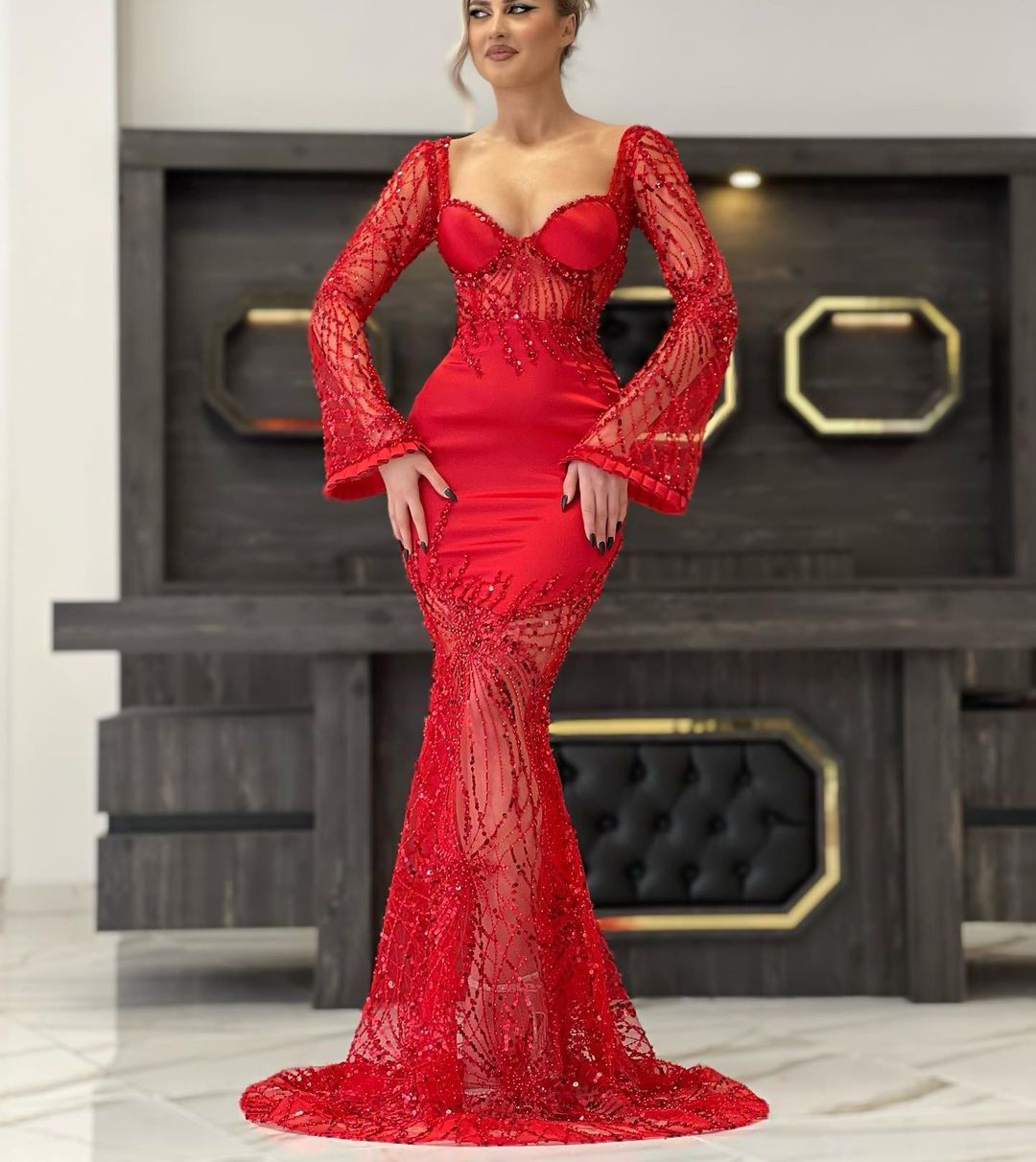 Red Mermaid Evening Dresses Long Sleeves V Neck Beaded Appliques Sequins 3D Lace Satin Hollow Floor Length Shiny Prom Dress Formal Gown Plus Size Go
